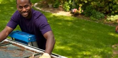 Roof cleaning softwash professional